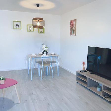 Apt 67M2 Hyper Centre: 2 Chambres, Cuisine Tv Wifi Fontenay-le-Comte Exterior foto